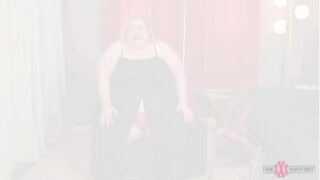 SSBBW Vivienne Rose gets fucked by a machine